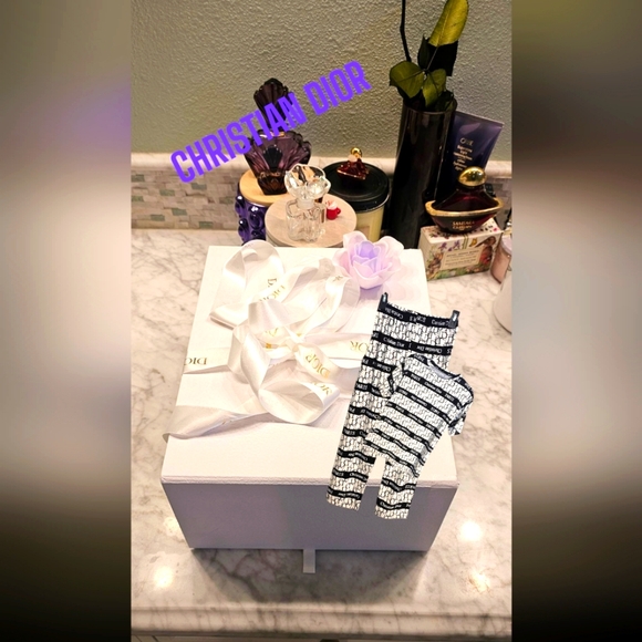 Christian Dior Women's Black, White 2pc Pajama Pant Set & CD Magnetic XL Box - Picture 3 of 17